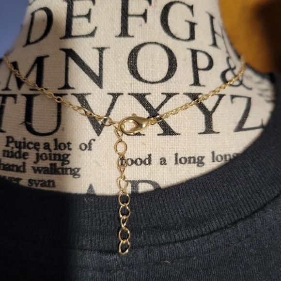 Necklace Womens Gold 'Mama' - Picture 4 of 4